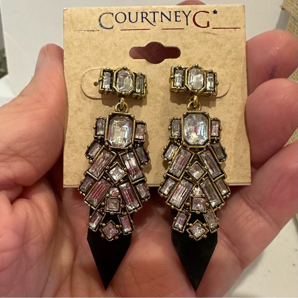 NWT Courtney G Earrings faceted clear rhinestones w/ black acrylic pointed base - Picture 4 of 7